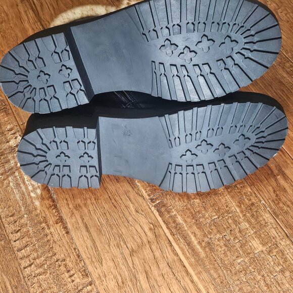 American Eagle Women Size 7.5M US Lug Sole Fake Fur Lined Black Combat Boots New - Picture 4 of 9